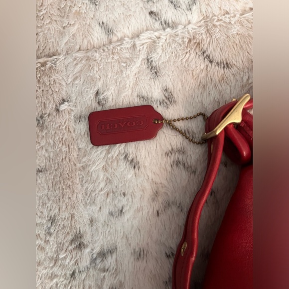 Red Vintage Coach - Picture 2 of 8